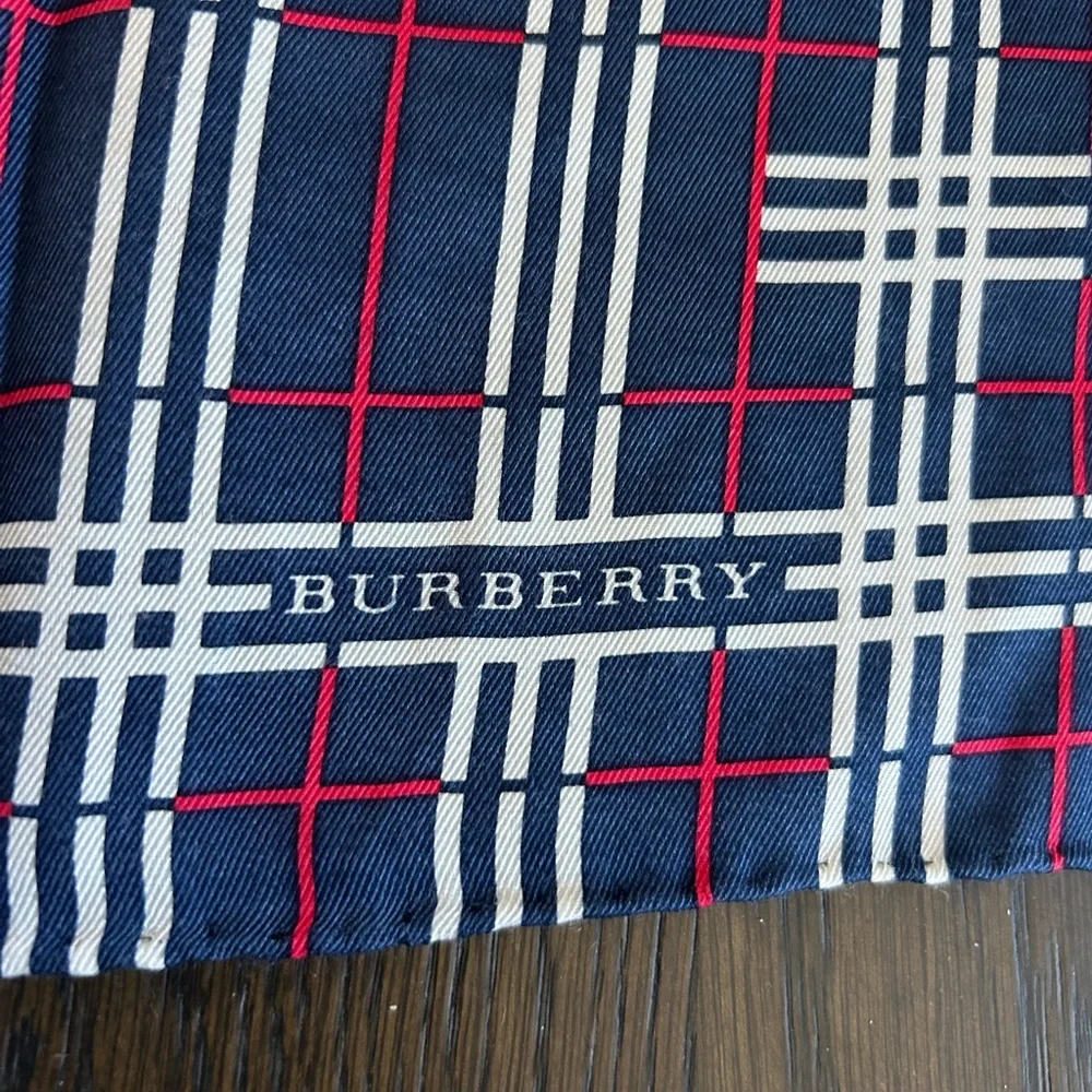 Burberry Checkered Scarf Vintage like New Condition 22x22 - Picture 3 of 3